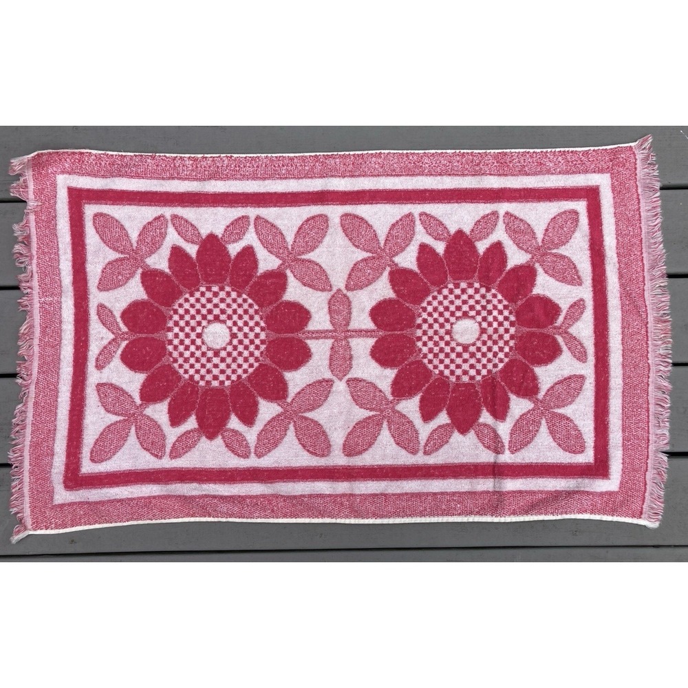 Vintage cotton bath towel St. Mary's pink & white floral daisy sunflower 1970's